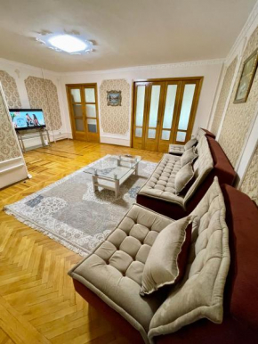 Classic C1 Apartment In The Center With 4 Rooms